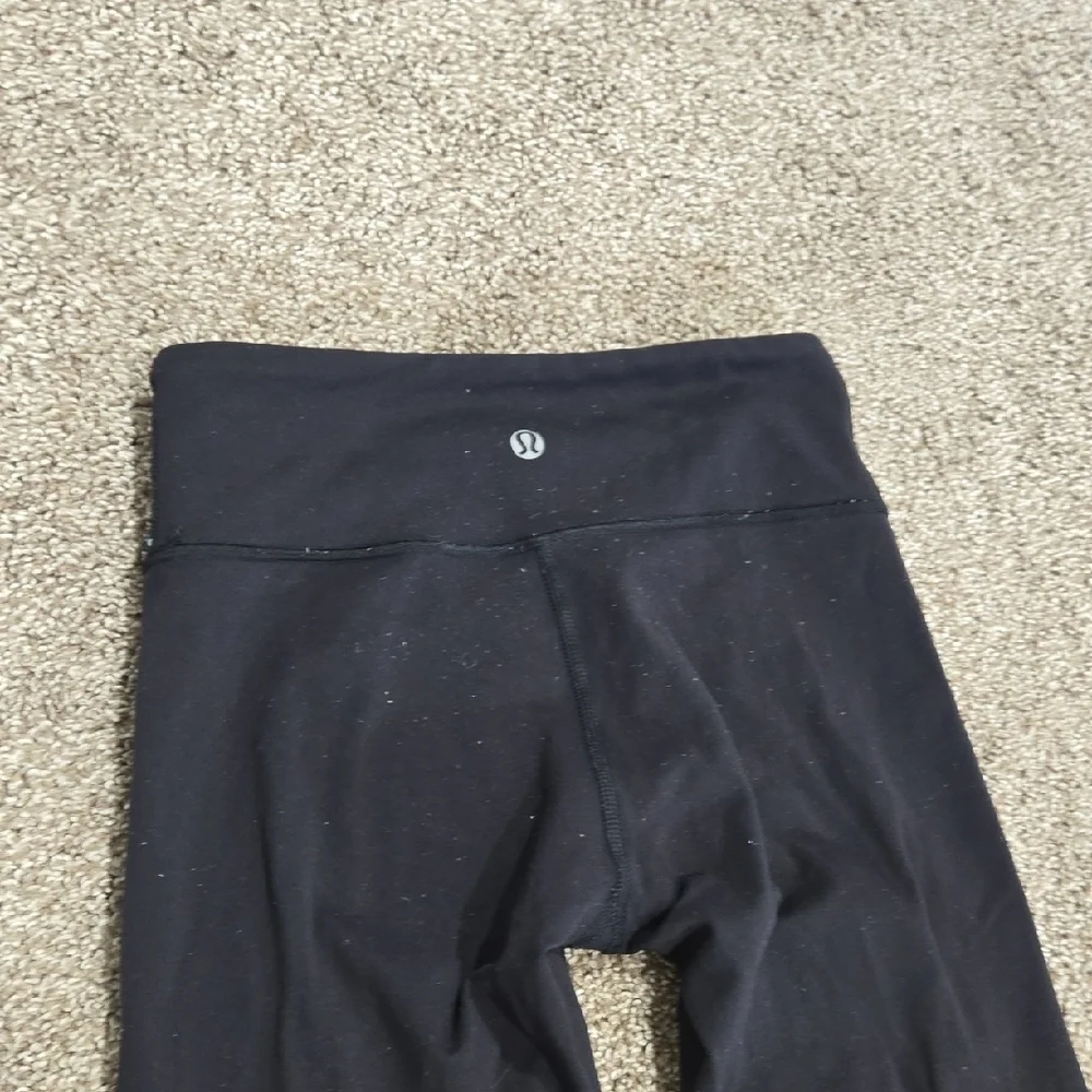 Lululemon Cropped Low Rise Black Leggings Size 2